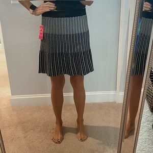 Candies knit (cotton & rayon) Black and white a-line skirt. Sz L. NWT.